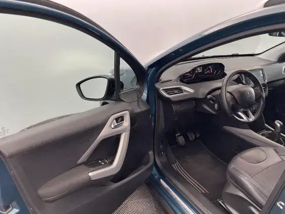 PEUGEOT 2008 - voiture d'occasion - Photo 19