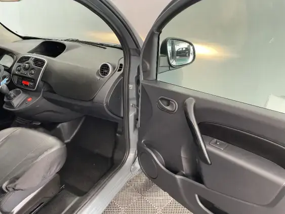 NISSAN NV250 - voiture d'occasion - Photo 20