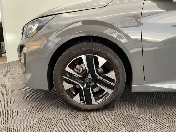 PEUGEOT 208 II - voiture d'occasion - Photo 23