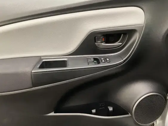 TOYOTA YARIS III - voiture d'occasion - Photo 19