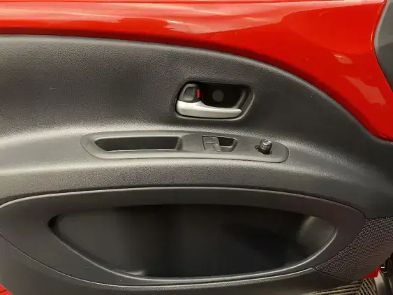 TOYOTA AYGO X - voiture d'occasion - Photo 19