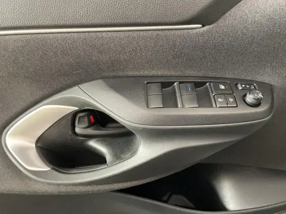 TOYOTA YARIS CROSS I - voiture d'occasion - Photo 17