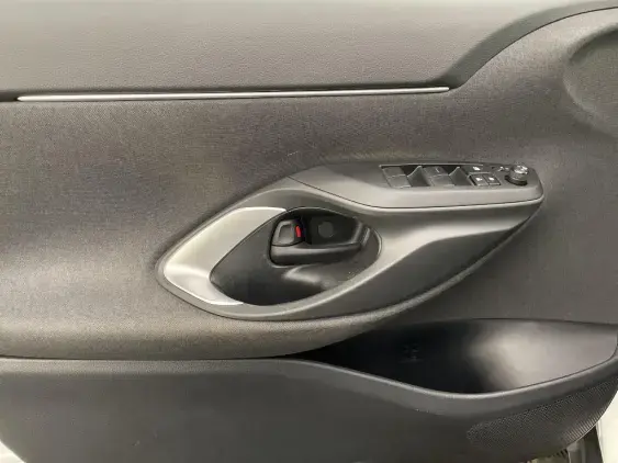 TOYOTA YARIS CROSS I - voiture d'occasion - Photo 19