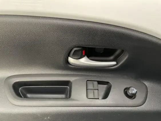 TOYOTA AYGO X - voiture d'occasion - Photo 17