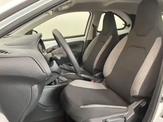 TOYOTA AYGO X - voiture d'occasion - Photo 18