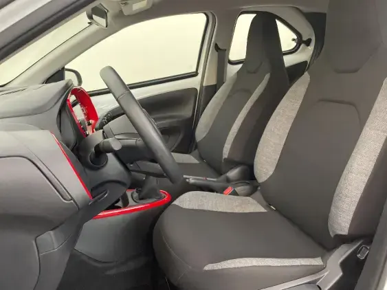 TOYOTA AYGO X - voiture d'occasion - Photo 18