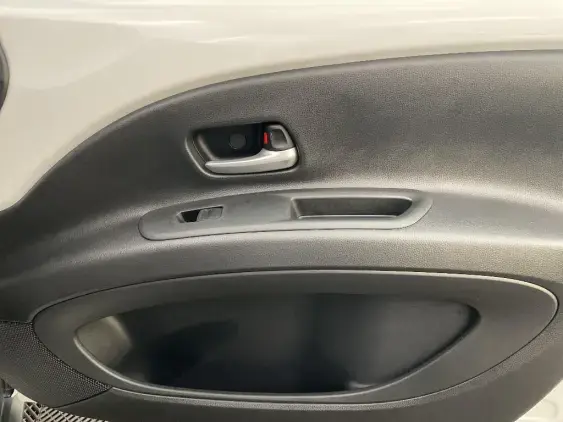 TOYOTA AYGO X - voiture d'occasion - Photo 20