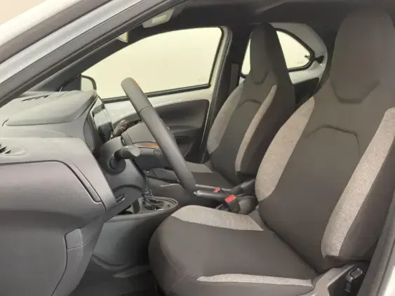 TOYOTA AYGO X - voiture d'occasion - Photo 18