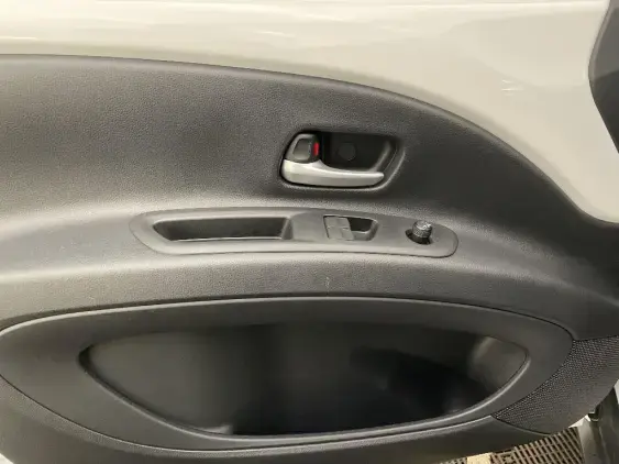 TOYOTA AYGO X - voiture d'occasion - Photo 19