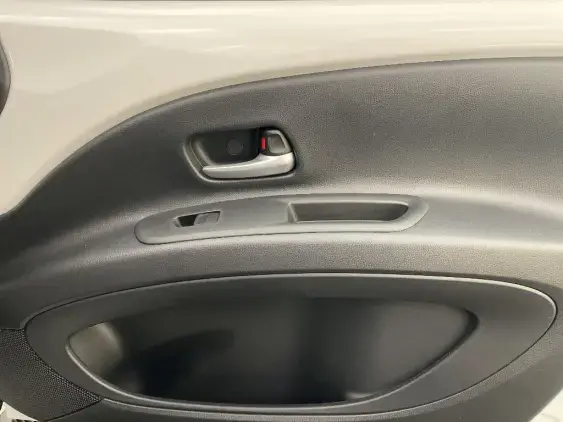 TOYOTA AYGO X - voiture d'occasion - Photo 20