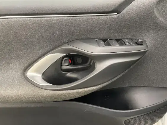 TOYOTA YARIS IV - voiture d'occasion - Photo 19