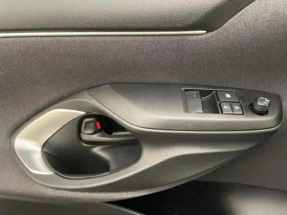 TOYOTA YARIS IV - voiture d'occasion - Photo 17