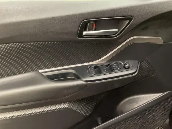 TOYOTA C-HR - voiture d'occasion - Photo 19