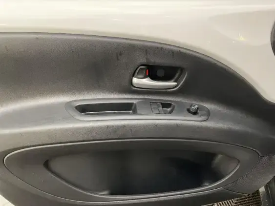 TOYOTA AYGO X - voiture d'occasion - Photo 19