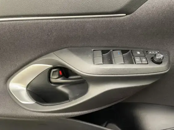 TOYOTA YARIS CROSS I - voiture d'occasion - Photo 17