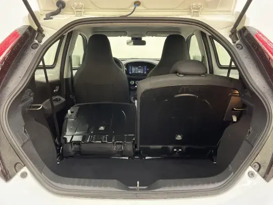 TOYOTA AYGO X - voiture d'occasion - Photo 16