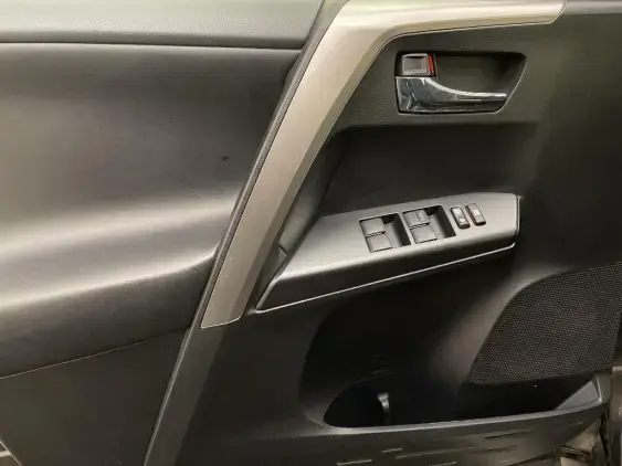 TOYOTA RAV4 IV - voiture d'occasion - Photo 19