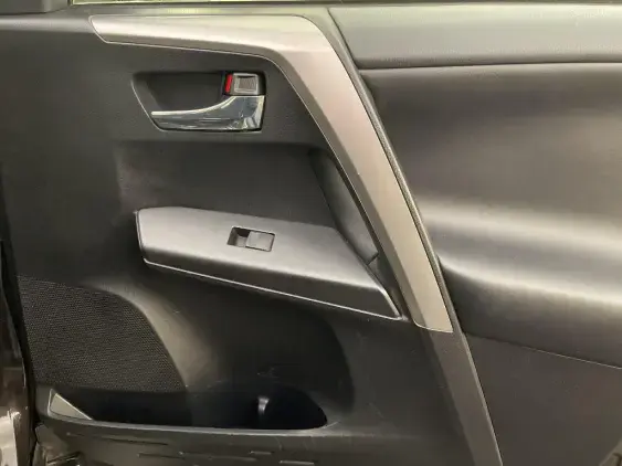 TOYOTA RAV4 IV - voiture d'occasion - Photo 20