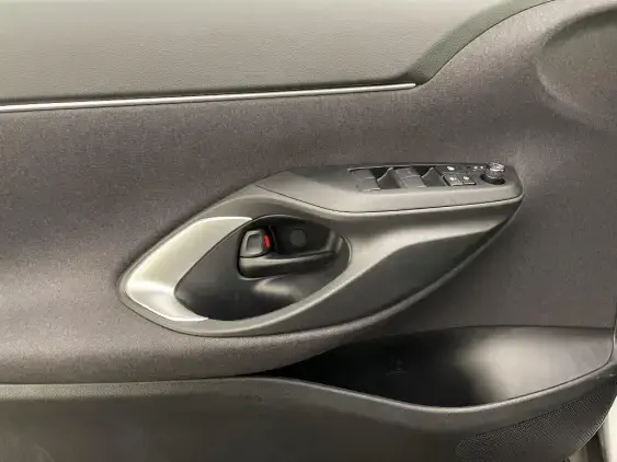 TOYOTA YARIS CROSS I - voiture d'occasion - Photo 19