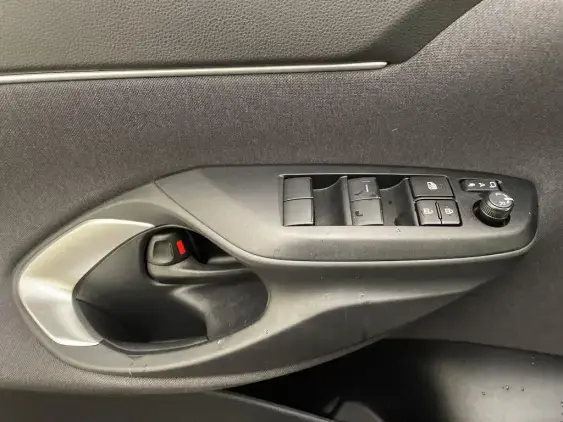 TOYOTA YARIS CROSS I - voiture d'occasion - Photo 17