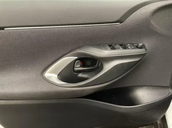 TOYOTA YARIS CROSS I - voiture d'occasion - Photo 19