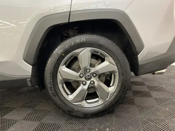 TOYOTA RAV4 V - voiture d'occasion - Photo 24