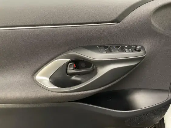 TOYOTA YARIS CROSS I - voiture d'occasion - Photo 19