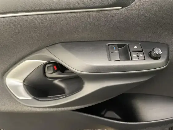 TOYOTA YARIS IV - voiture d'occasion - Photo 17