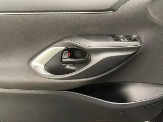 TOYOTA YARIS IV - voiture d'occasion - Photo 19