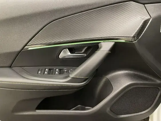 PEUGEOT 2008 II - voiture d'occasion - Photo 19