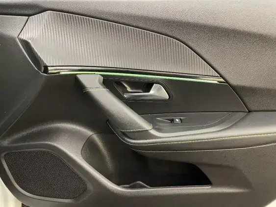 PEUGEOT 2008 II - voiture d'occasion - Photo 20