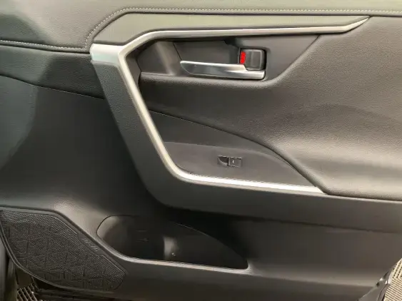 TOYOTA RAV4 V - voiture d'occasion - Photo 20