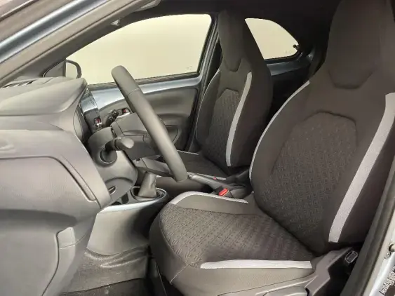 TOYOTA AYGO X - voiture d'occasion - Photo 18