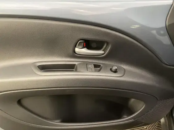 TOYOTA AYGO X - voiture d'occasion - Photo 19