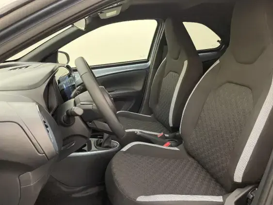 TOYOTA AYGO X - voiture d'occasion - Photo 18