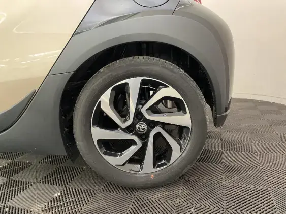 TOYOTA AYGO X - voiture d'occasion - Photo 24