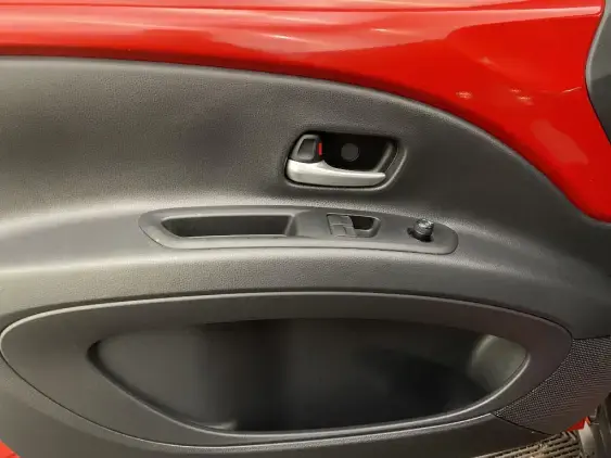 TOYOTA AYGO X - voiture d'occasion - Photo 19