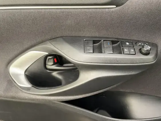 TOYOTA YARIS CROSS I - voiture d'occasion - Photo 17