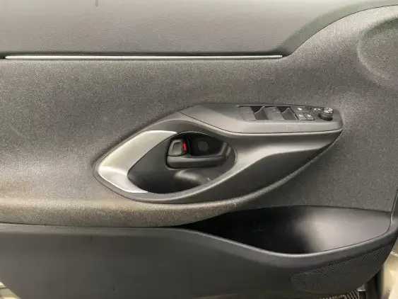 TOYOTA YARIS CROSS I - voiture d'occasion - Photo 19