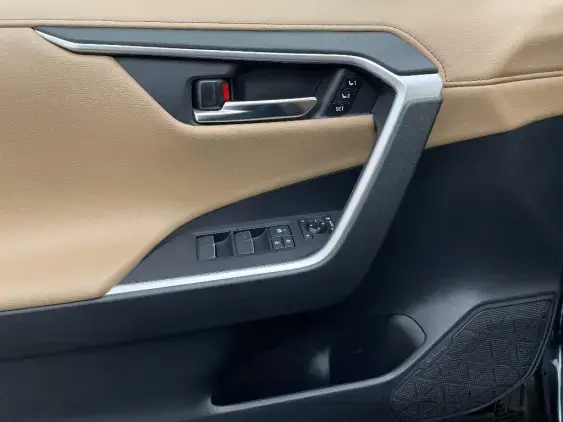 TOYOTA RAV4 V - voiture d'occasion - Photo 19