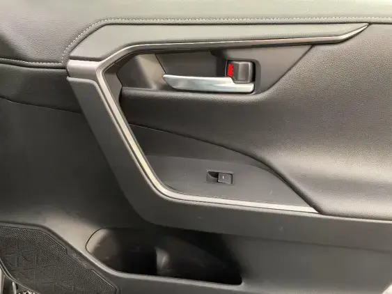 TOYOTA RAV4 V - voiture d'occasion - Photo 20