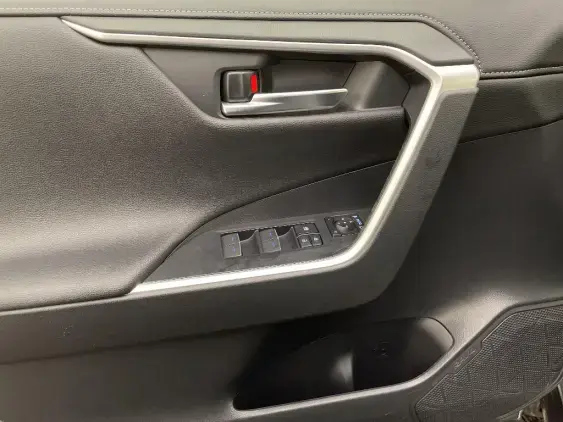 TOYOTA RAV4 V - voiture d'occasion - Photo 19