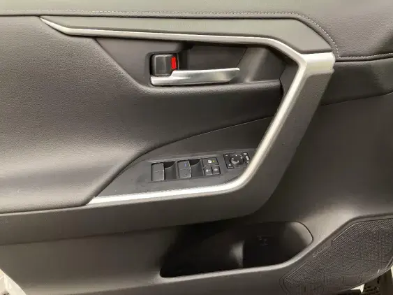 TOYOTA RAV4 V - voiture d'occasion - Photo 19