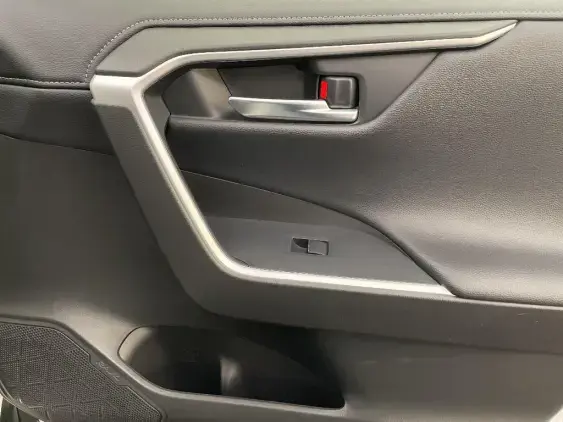 TOYOTA RAV4 V - voiture d'occasion - Photo 20