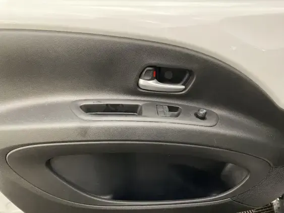 TOYOTA AYGO X - voiture d'occasion - Photo 19