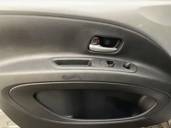 TOYOTA AYGO X - voiture d'occasion - Photo 19