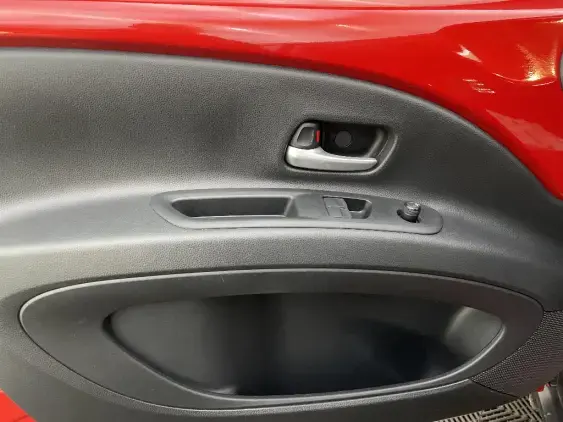 TOYOTA AYGO X - voiture d'occasion - Photo 19