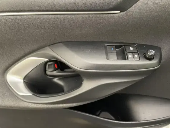 TOYOTA YARIS IV - voiture d'occasion - Photo 17