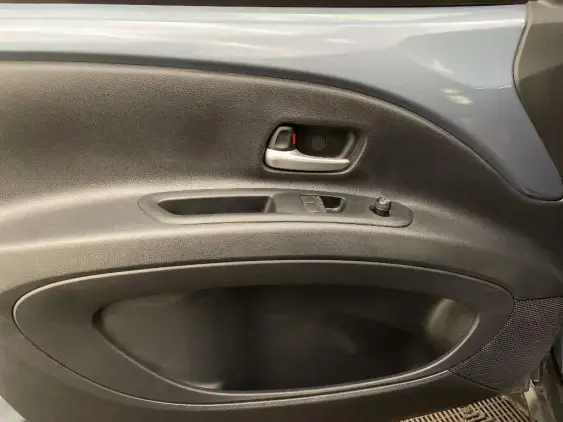 TOYOTA AYGO X - voiture d'occasion - Photo 19