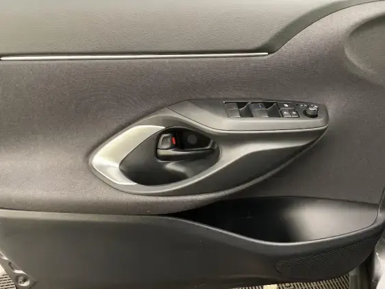 TOYOTA YARIS CROSS I - voiture d'occasion - Photo 19